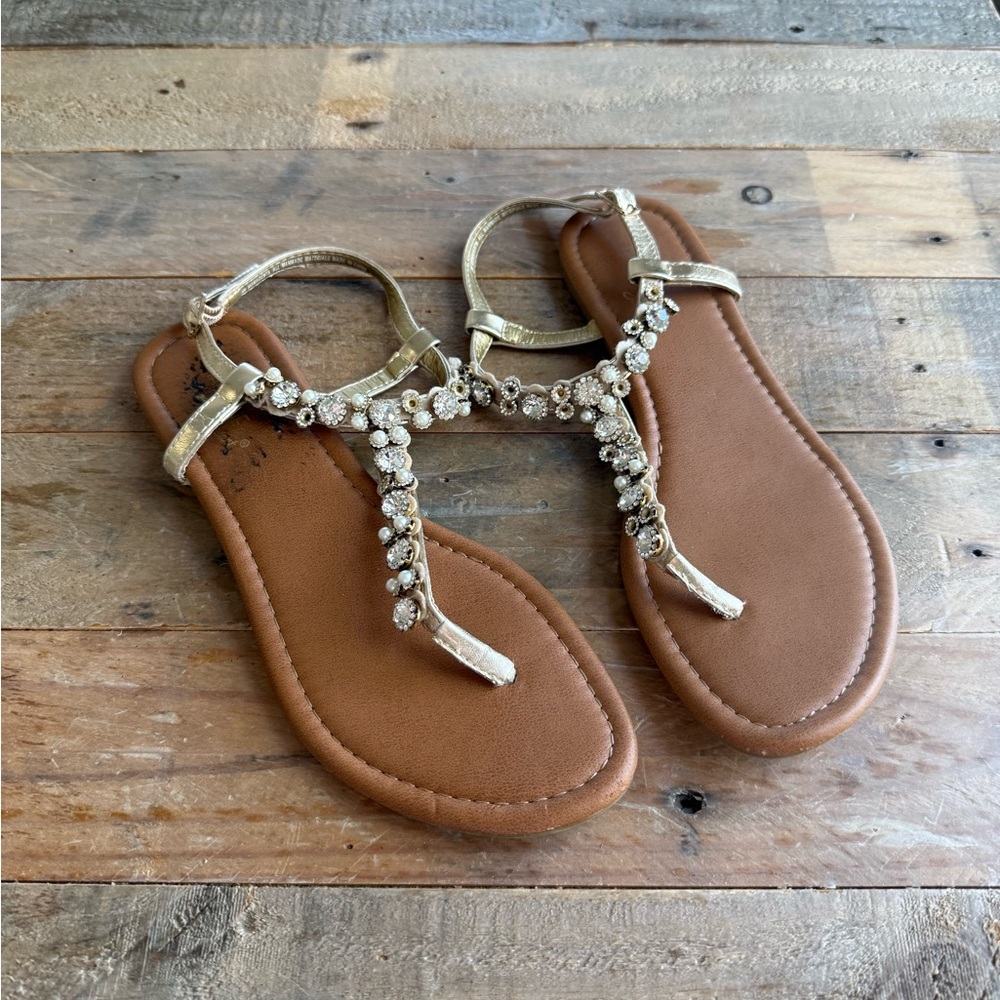 Elegant Gold Sandals with Rhinestone Detailing